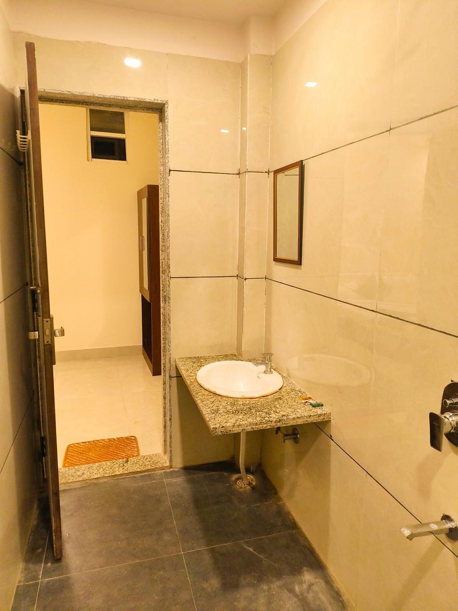 Hotel Veer Palace Near Udaipole Udajpur Zewnętrze zdjęcie